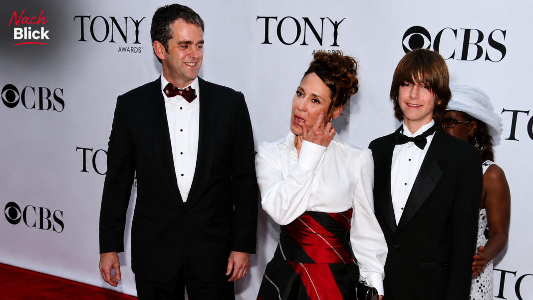 Will Theron Roth: Sohn von Laurie Metcalf, Alter, Familie & Fakten Will Theron Roth